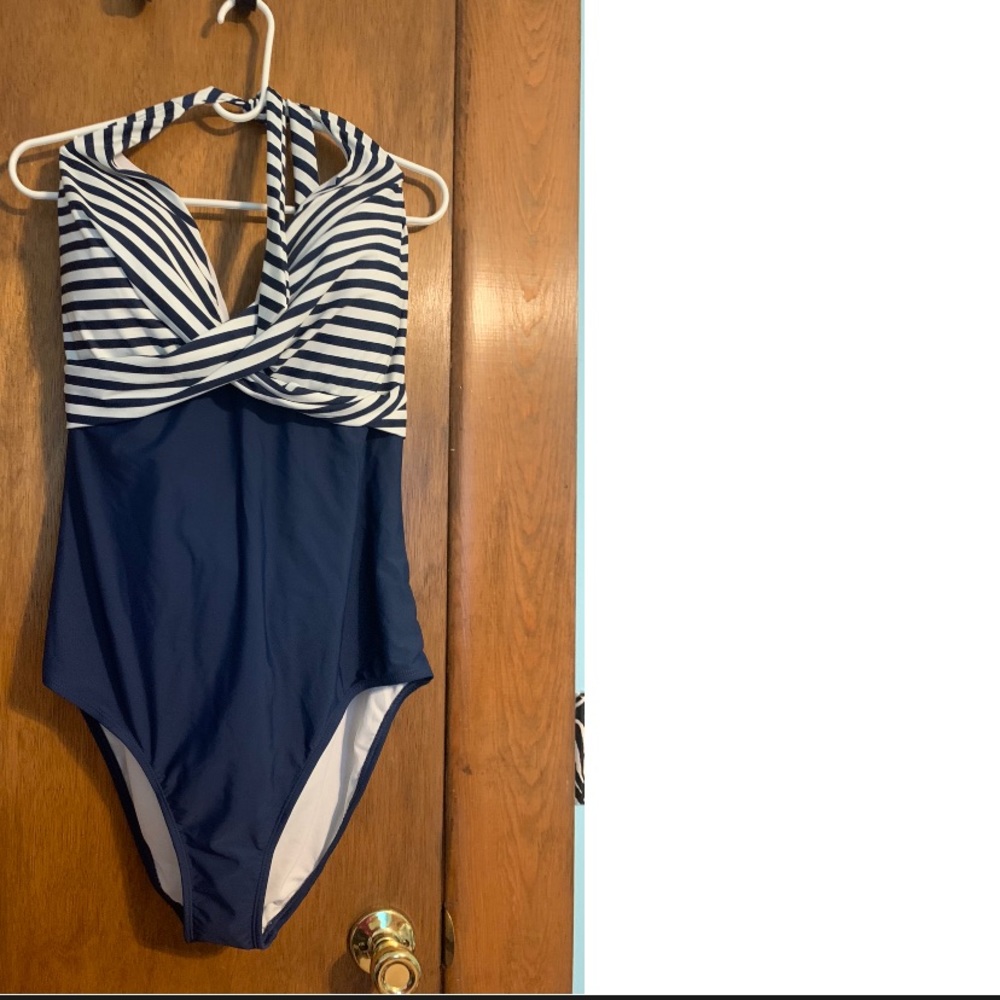 Meetcurve 2X swimsuit NWT